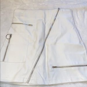 WHITE FAUX LEATHER SKIRT